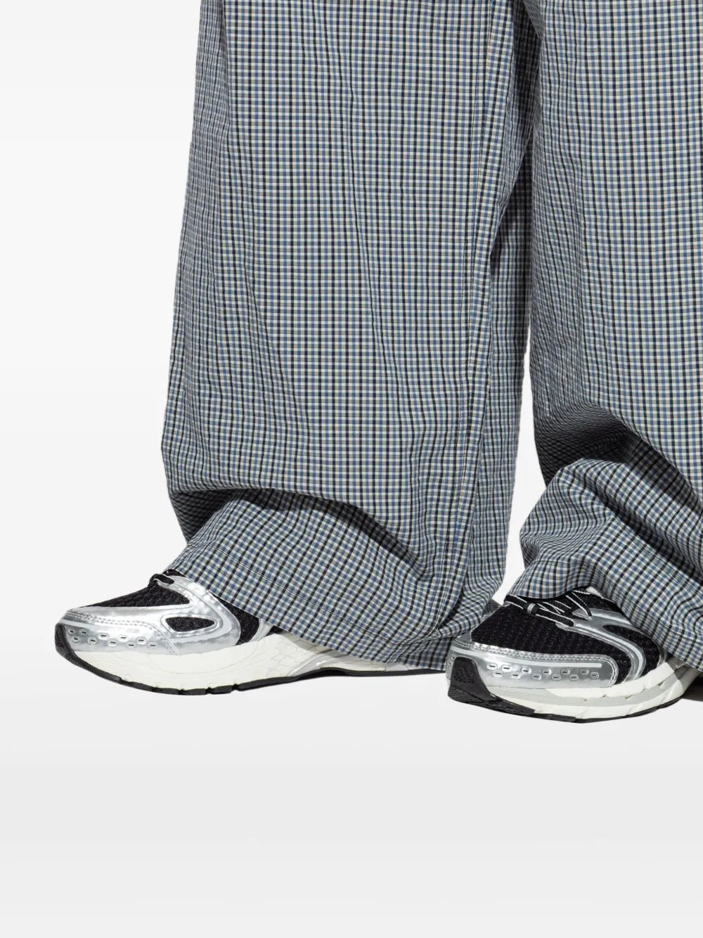 Adistar Mesh-Panel Sneakers
